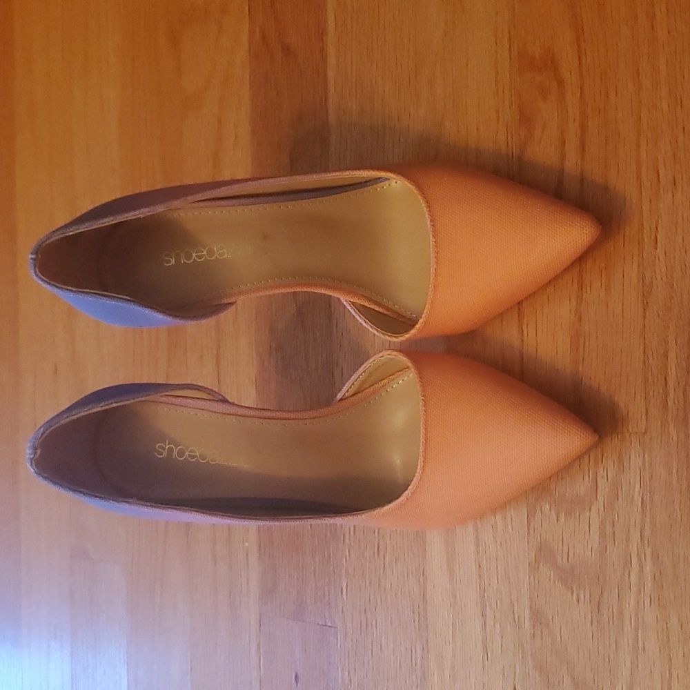 pointed-toe pumps featuring an orange-to-purple ombré design Shoe Dazzle Size 6 - Picture 3 of 4